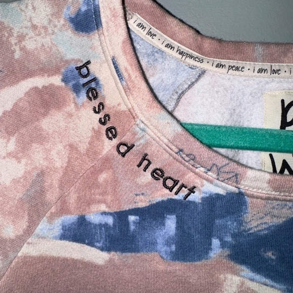 EUC Peace Love World Blessed Heart Abstract Print Sweatshirt Size Medium - Picture 4 of 8